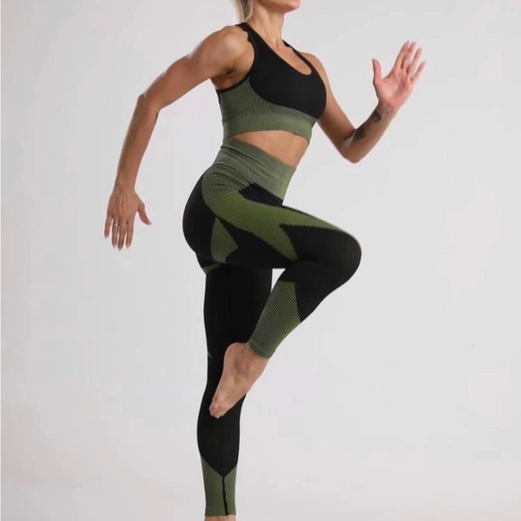 sports top and pants set - Picture 2 of 15